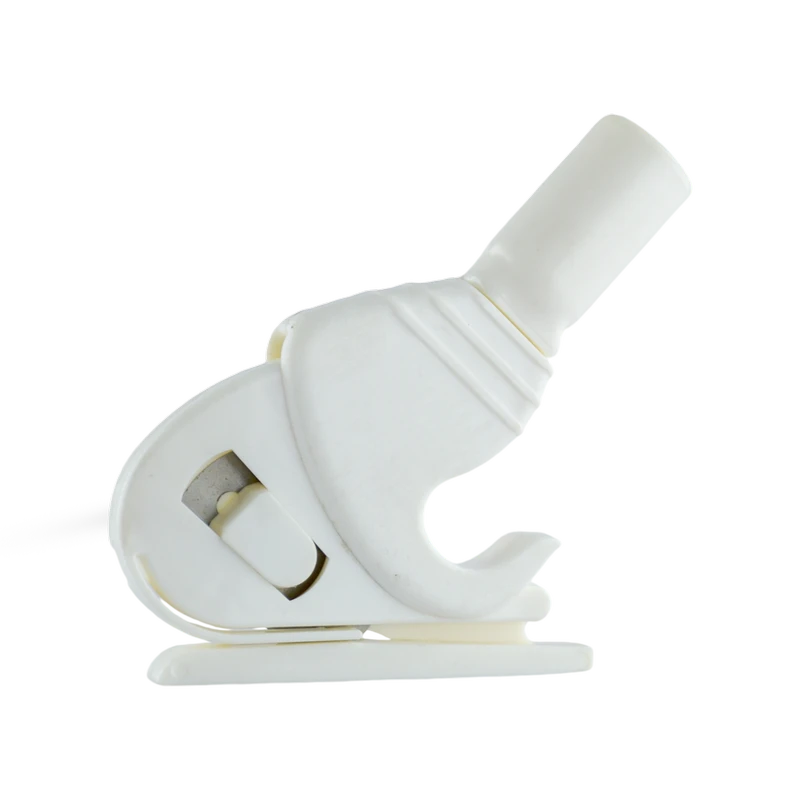 مشرط بنر أبيض بلاستيكي احترافي لقص خامات الفينيل واللوحات الإعلانية يستخدم في مطابع الدعاية والإعلان لضمان قص مستقيم وسلس