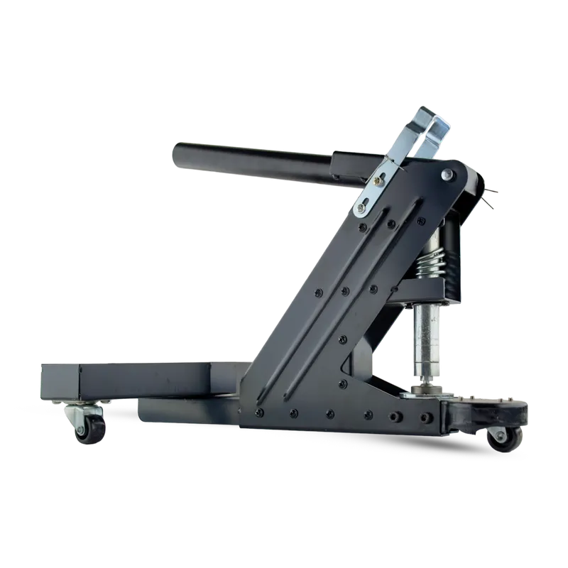 مكبس تخريم يدوي مفرد باللون الأسود مزود بعجلات لسهولة الحركة ورأس تخريم بمقاس 10 ملم، يستخدم لتثبيت الحلقات وتخريم اللوحات الإعلانية والجلود.