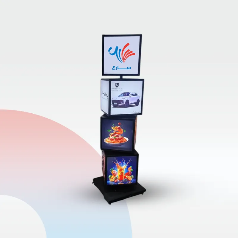 صندوق عرض دوار بإضاءة LED (لايت بوكس) مكون من 4 أدوار بمقاس 160×40 سم، يعرض شعار متجر سارع وصور لمنتجات ووجبات، مثالي للدعاية والإعلان في المتاجر والمطاعم باليمن.