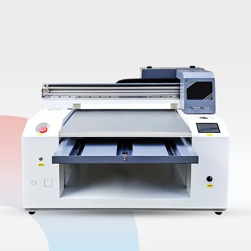 طابعة فلات سكاي آرت UV-5060 مزودة بـ 3 رؤوس Epson XP600، مخصصة للطباعة على الأسطح الصلبة والهدايا والأكريليك، متوفرة لدى متجر سارع في اليمن بدقة 1440 DPI.